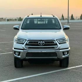 Toyota Hilux 2024