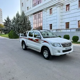 Toyota Hilux 2014