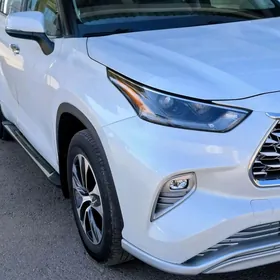 Toyota Highlander 2020