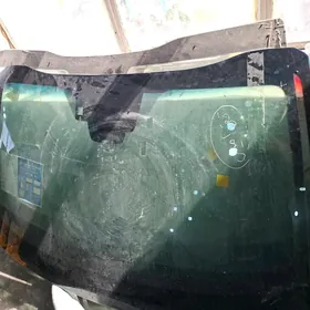 переднее лобовое стекло