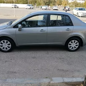 Nissan Versa 2011