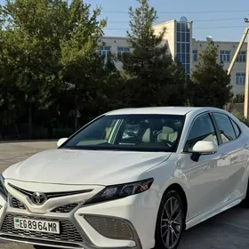 Toyota Camry 2021