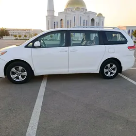 Toyota Sienna 2011