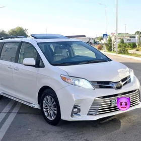 Toyota Sienna 2019