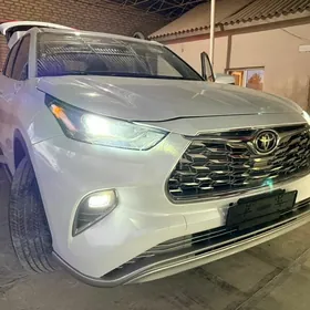 Toyota Highlander 2022