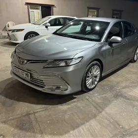 Toyota Camry 2019