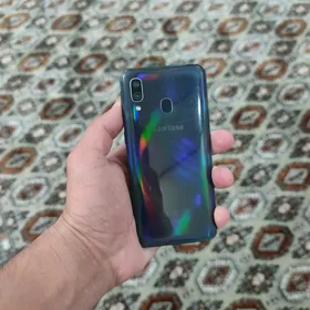 samsung a40  4/64