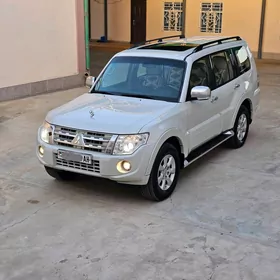 Mitsubishi Pajero 2014