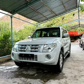 Mitsubishi Pajero 2013