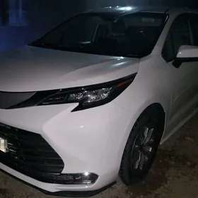 Toyota Sienna 2022