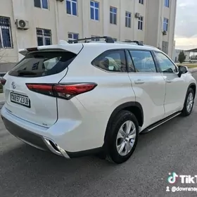 Toyota Highlander 2021