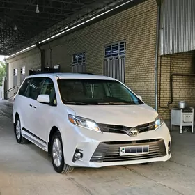 Toyota Sienna 2011