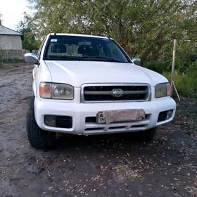 Nissan Pathfinder 2000