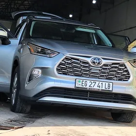 Toyota Highlander 2021