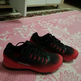 спортивные кроссовки