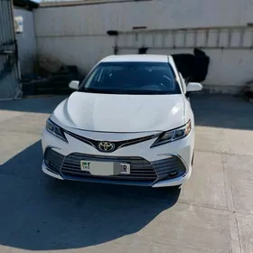 Toyota Camry 2021