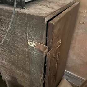 Сейф,железный шкаф