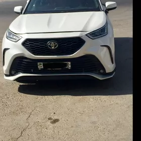 Toyota Highlander 2021