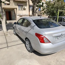 Nissan Versa 2011