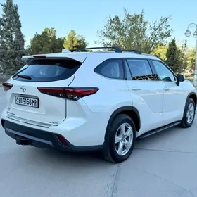 Toyota Highlander 2021
