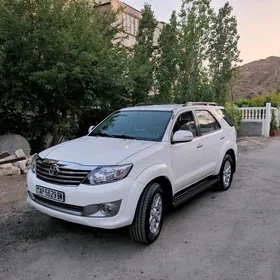 Toyota Fortuner 2012
