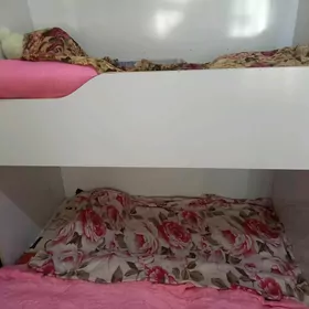 кровать двухяростная