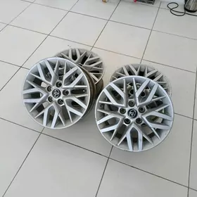 R16 Camry 2017
