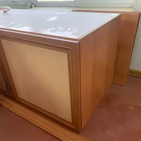 Garderobnyy şifoner şkaf