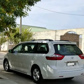 Toyota Sienna 2017
