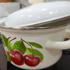 эмалированная кастрюля