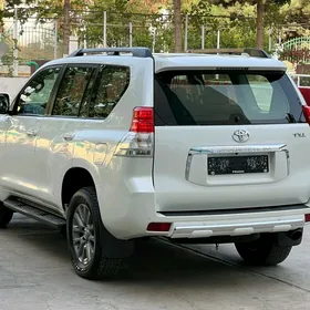 Toyota Land Cruiser Prado 2013