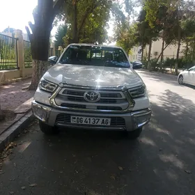 Toyota Hilux 2021