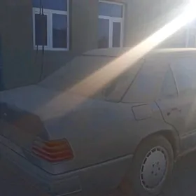 Mercedes Benz 230E