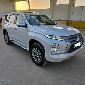Mitsubishi Pajero 2020