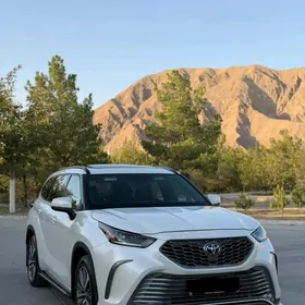 Toyota Highlander 2021