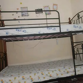 Двухъярусная кровать