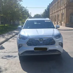 Toyota Highlander 2022