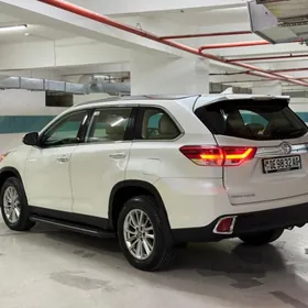 Toyota Highlander 2019