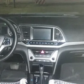 Hyundai Elantra 2018