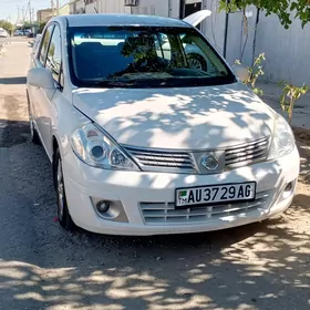 Nissan Versa 2011