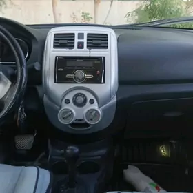Nissan Versa 2011