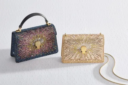 Bvlgari müňlerçe Swarovski kristallary bilen täze ýantorba we aksessuar kolleksiýasyny görkezdi