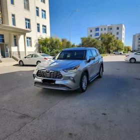Toyota Highlander 2021