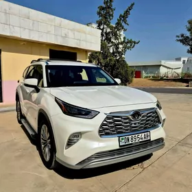 Toyota Highlander 2021
