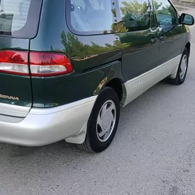 Toyota Sienna 2002