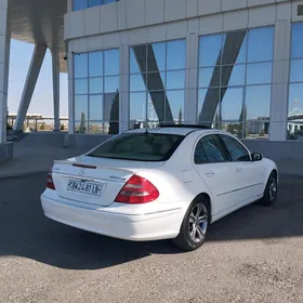 Mercedes-Benz E320 2004