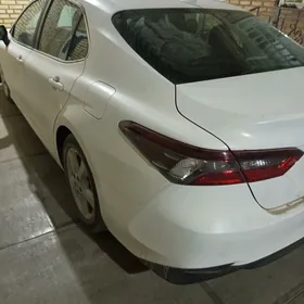 Toyota Camry 2021