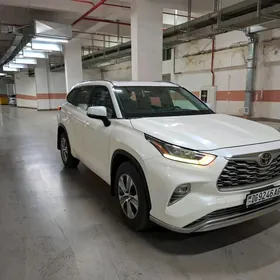 Toyota Highlander 2021