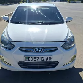 Hyundai Accent 2013