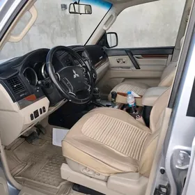 Mitsubishi Pajero 2008
